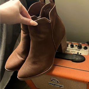 Brown, MIA, Size 9 Boots.